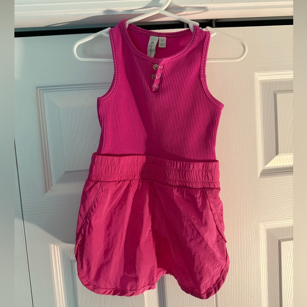 tractr Running Romper size 3t hot pink. New without tags.